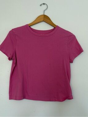GAP Women’s Short Sleeve Crewneck Cotton Tee - Hot Pink. Size S